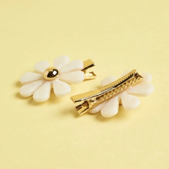 NWT each flower barrette set - Picture 4 of 5